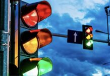 Juárez busca modernizar semáforos con contrato de 300 mdp